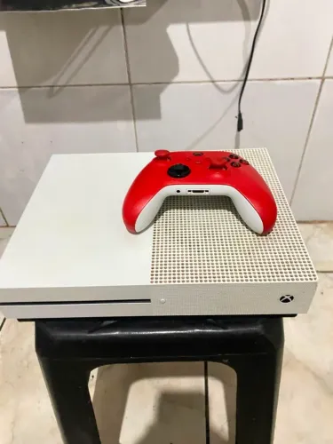 XBOX ONE S + CONTROLE ACEITO TROCA EM IPHONE