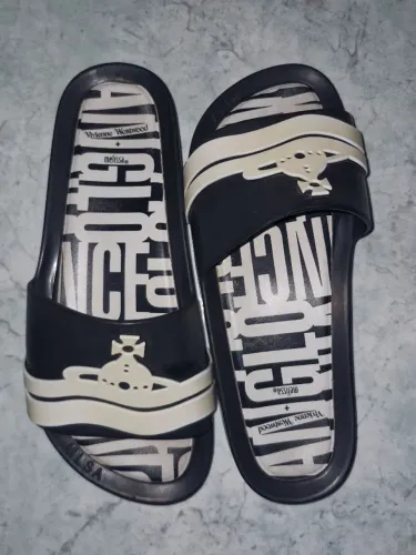 Vivenne Westwood com Melissa Chinelo