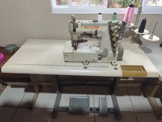 Máquina de custura Galoneira yamata