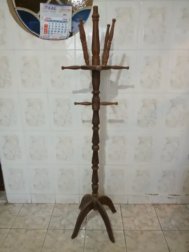 Porta chapéus e casacos em sucupira sem cupins