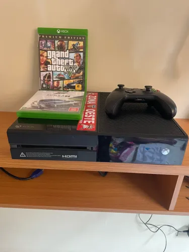 Xbox one fat  500 gb 3 jogos mídia física , game em otimo estado funcionando tudo !