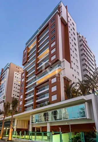 Cobertura à venda na Beira Mar, Florianópolis/SC, com 3 suítes e piscina privativa