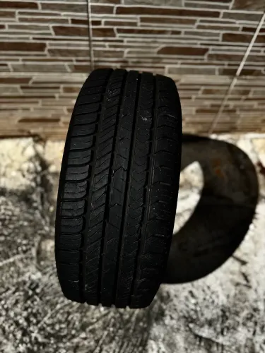 Pneu Goodyear Eagle Sport 225/50 R17 94V - Aprox. 75% de Borracha