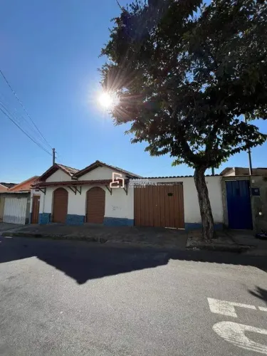 EXCELENTE CASA DE 4 QUARTOS PROXIMO AO SUPERMERCADO BH DA AV BRIGADEIRO EDUARDO G.