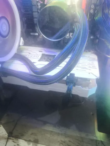 RTX 3060 com 12 GB de memória GDDR6.