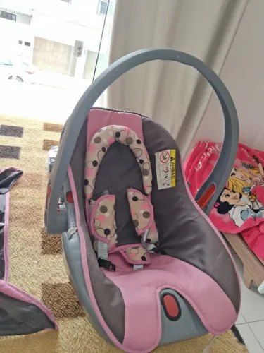 Cadeira e bebê conforto