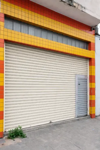 ALUGA-SE SALÃO, CENTRO DE FERRAZ DE VASCONCELOS PRÓXIMO A ESTAÇÃO DE TREM