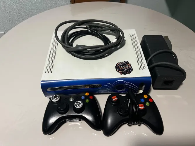 Xbox 360 Fat com HD + 2 Controles Originais + Fonte + HDMI