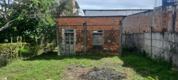 Terreno com kitnet inacabada