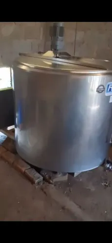 VENDE-SE TANQUE DE LEITE