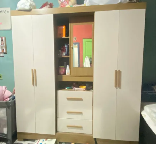 Guarda roupa semi novo