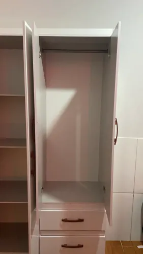Guarda roupa semi novo
