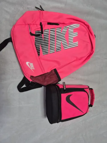Mochila e Lancheira Nike