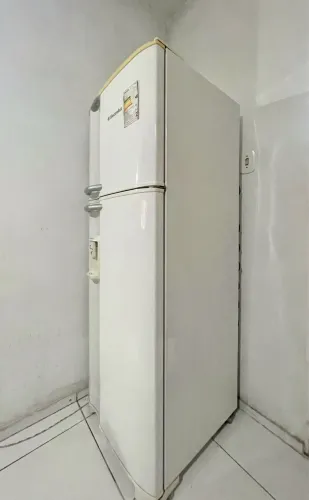 Geladeira Eletrolux 277L