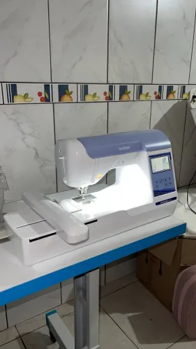 Máquina de bordar brother