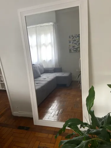 Espelho com moldura branco