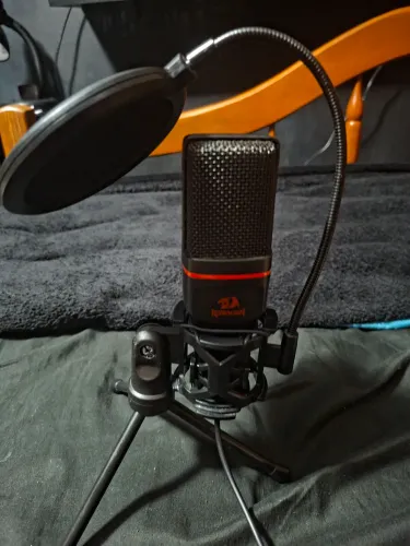 Microfone Gamer Redragon Seyfert Profissional, P2, Com Tripé E Pop Filter - GM100