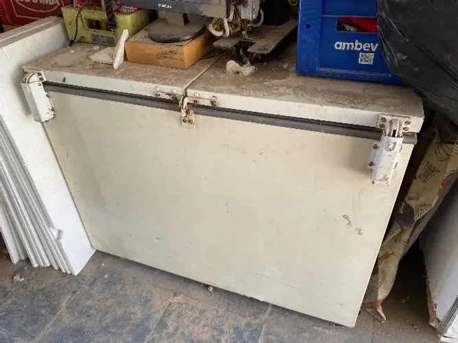 Frezer é geladeira estragado