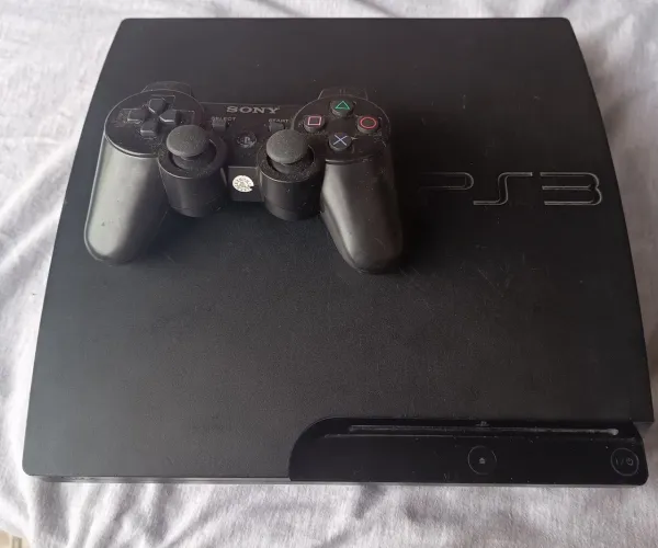 Vendo um PS3/ 350 Reais, funcionando.
