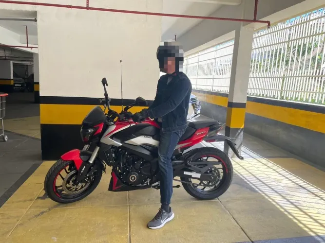 Moto Bajaj Dominar 250 - Ano 2025
