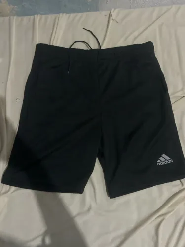 SHORT PRETO ADIDAS TAMANHO M