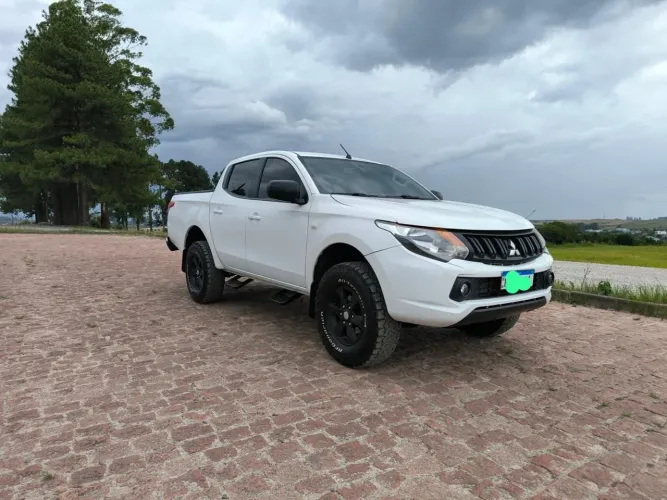 Mitsubishi L200 Triton Sport GLX 2.4 CD Diesel Mec. 2018