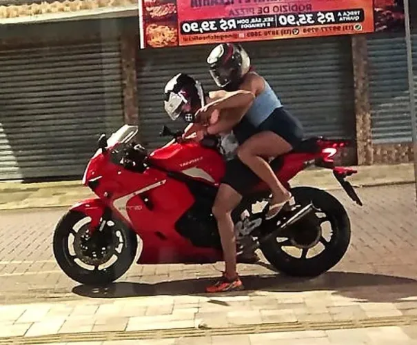 Comet 650r vermelha 
