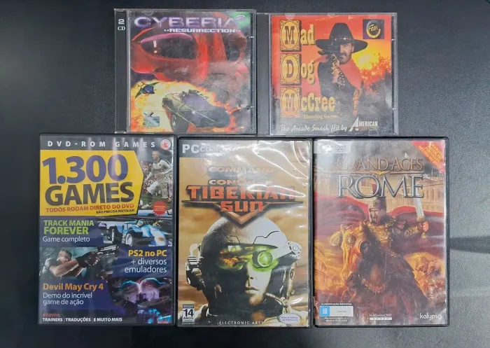Lote com 5 jogos originais para PC