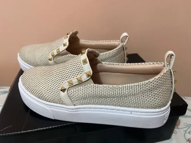 Tênis Santa Lolla Slip On Bege spike