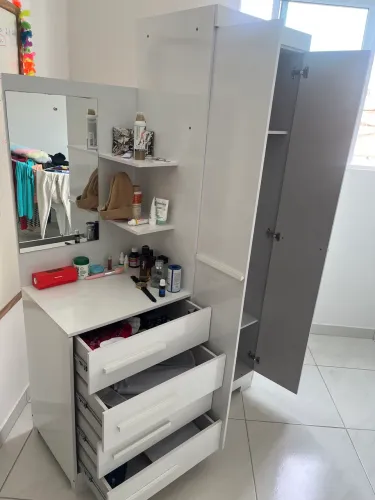 Vendo Guarda-roupa. Motivo: me mudando