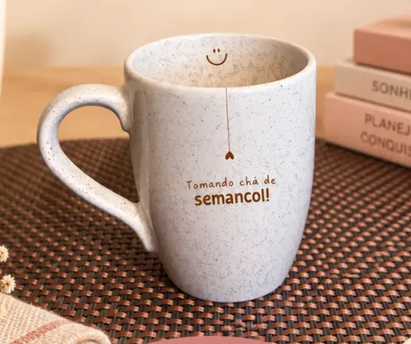 Caneca - Tomando Chá de Semancol! Cerâmica, 320 ml.