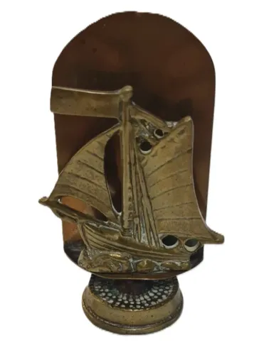 Porta objetos de mesa decorativo com temática náutica, provavelmente feito de latão ou bro