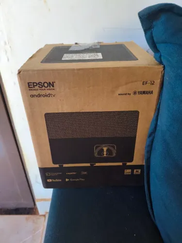 Projetor Epson ef12 láser na caixa