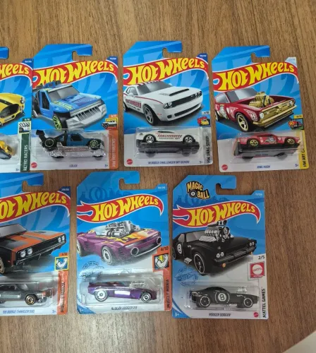 9 carrinhos hot wheels escala 1:64