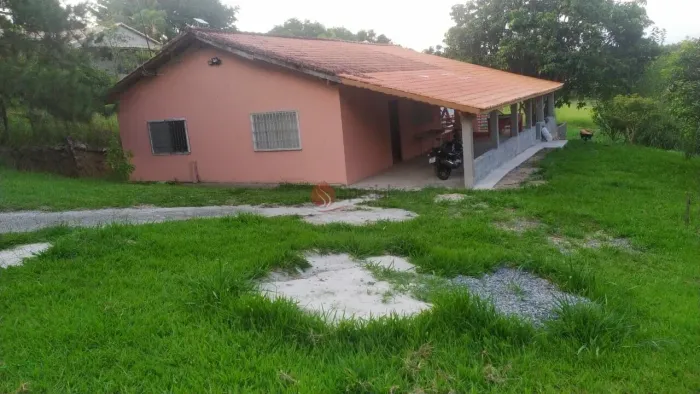 Chácara à venda em Guararema.