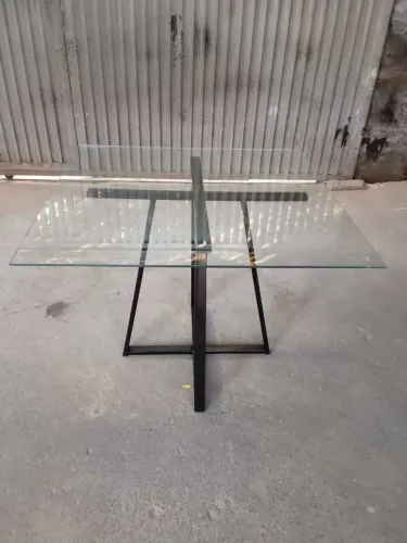 Mesa com vidro temperado