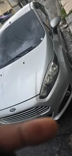 Ford Fiesta 1.6 16V Flex Aut. 5P 2016