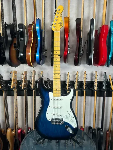 Guitarra G&L Tribute S-500