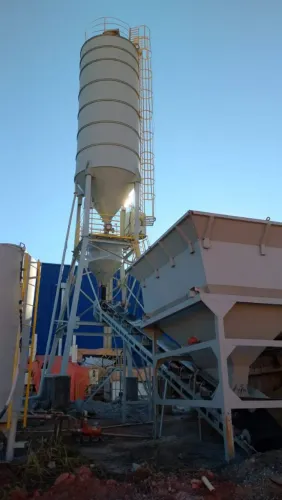 Usina de concreto com silo