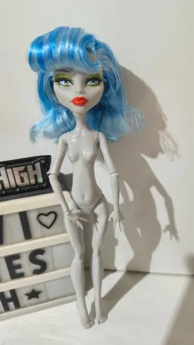 Monster high Ghoulia skull shores