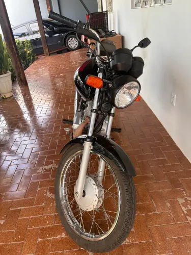 Moto muito nova bem conservada