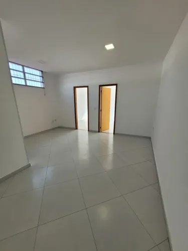Apto novo, para locação, com 57 m² e 2 quartos, em Rocha Miranda - Rua dos Diamantes