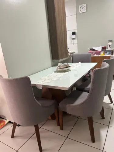 Mesa com tampa de vidro 4L
