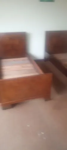 Cama dois em um em madeira macissa imbuia