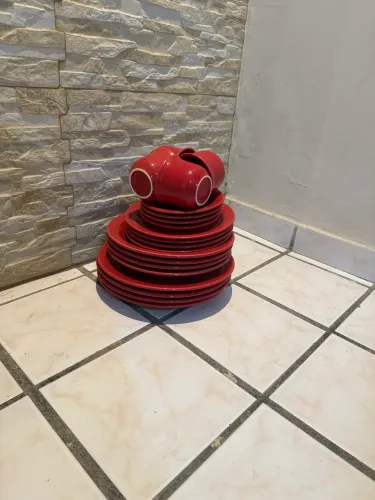 Lindo conjunto de jantar Oxford vermelho