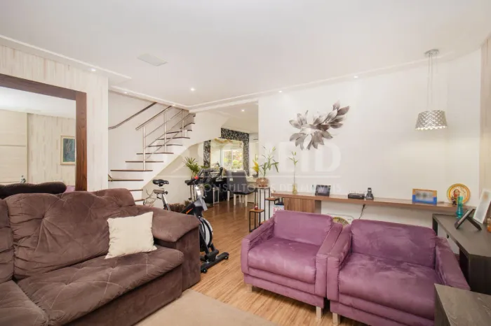 Casa em condomínio com ótima localização!