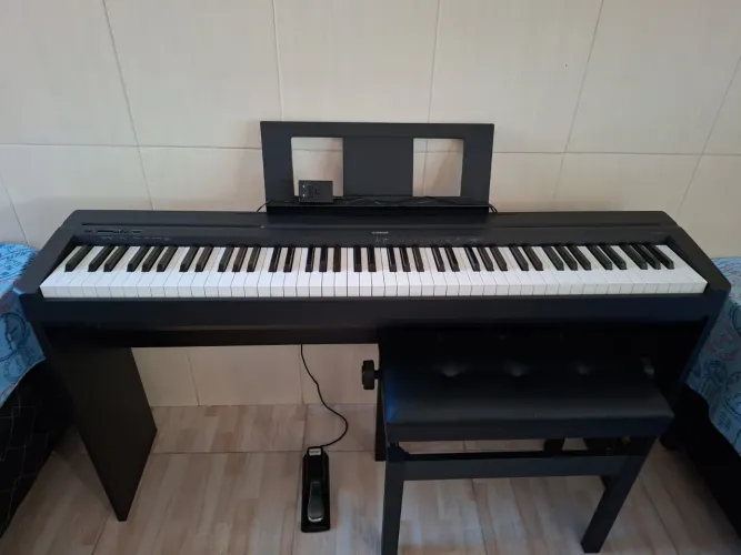 Piano digital Yamaha p45B, com pedal, suporte e cabo de força <br>2800 reais