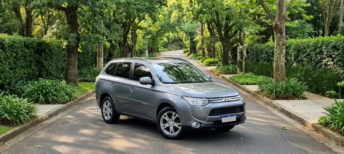 Mitsubishi Outlander 2.0 16V 160cv Aut. 2014
