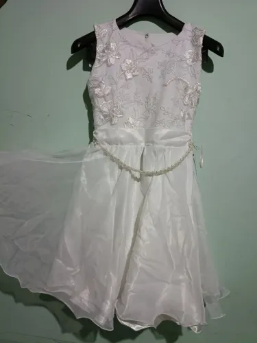 Vendo Vestidos de Festa (branco de 8-12 a/azul Escuro M 12 a) entrega em mãos
