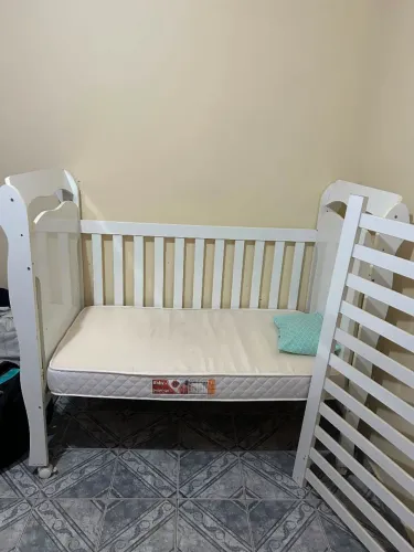 Berço + Colchão + Lençóis